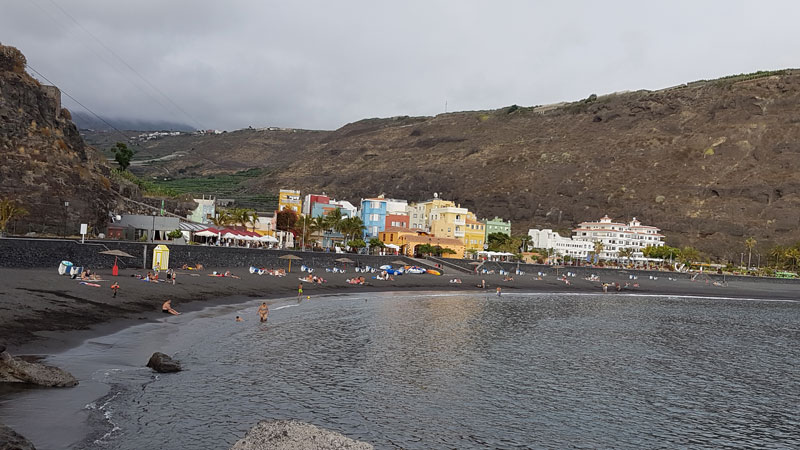Der Strand von Puerto de Tazacorte auf der Herzinsel La Palma