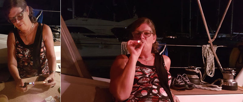 Barbara geniesst eine palmerische Zigarre